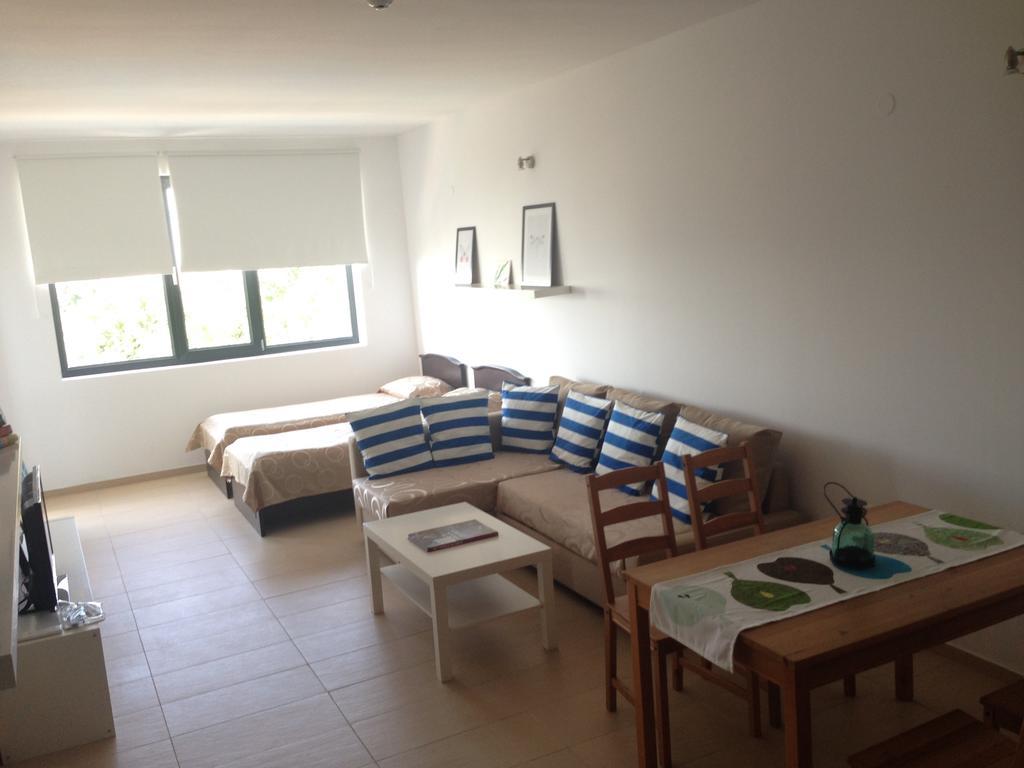 Dilov Apartments In Yalta Golden Sands Exterior photo