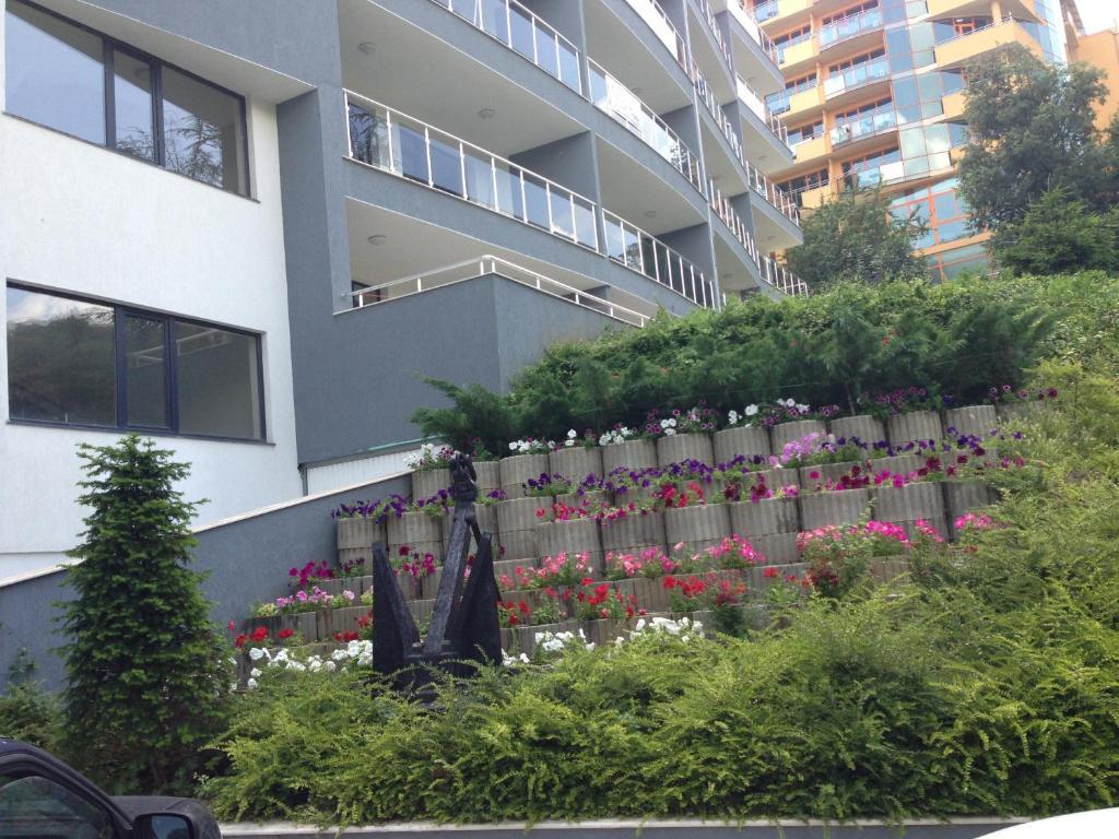 Dilov Apartments In Yalta Golden Sands Exterior photo